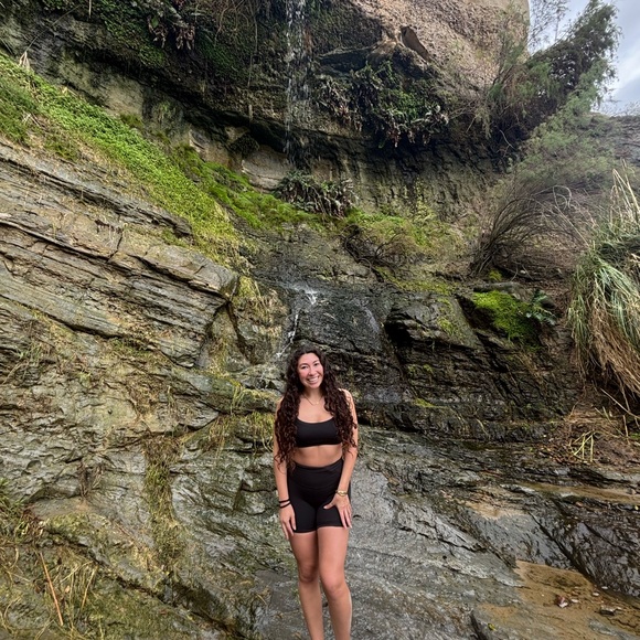 Meet the Posher Other - Meet your Posher, Lia